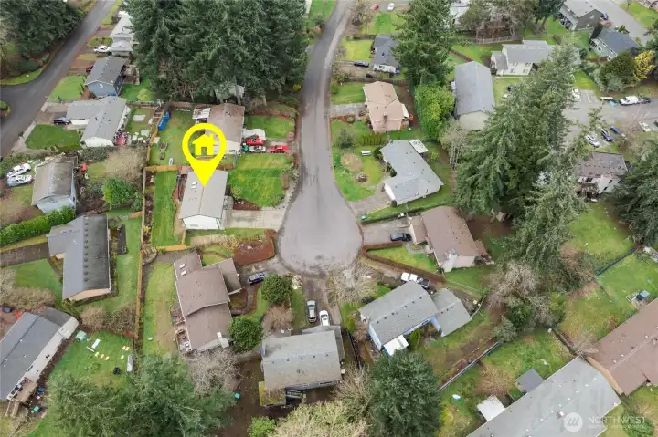 Nicely positioned on the cul-de-sac~