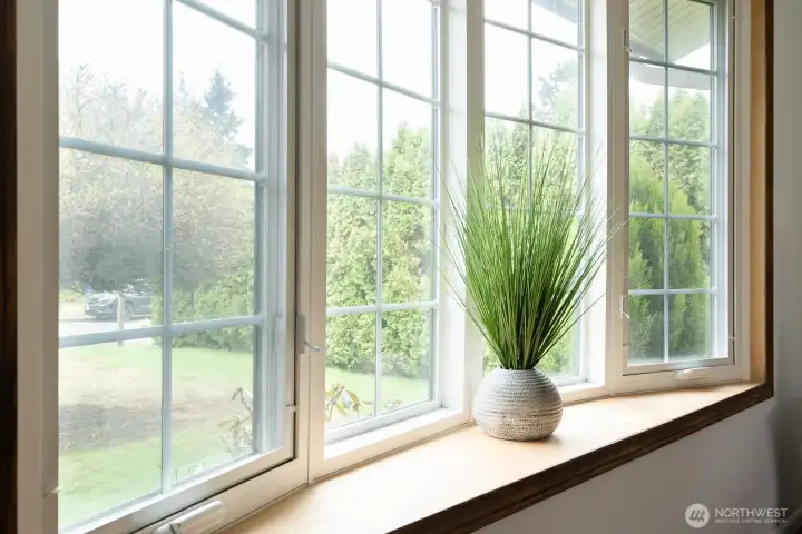 Beautiful bay windows to light up the home!