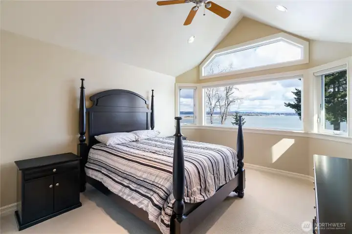 Upstairs guest roomi
