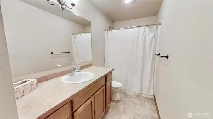 Upstairs full bathroom