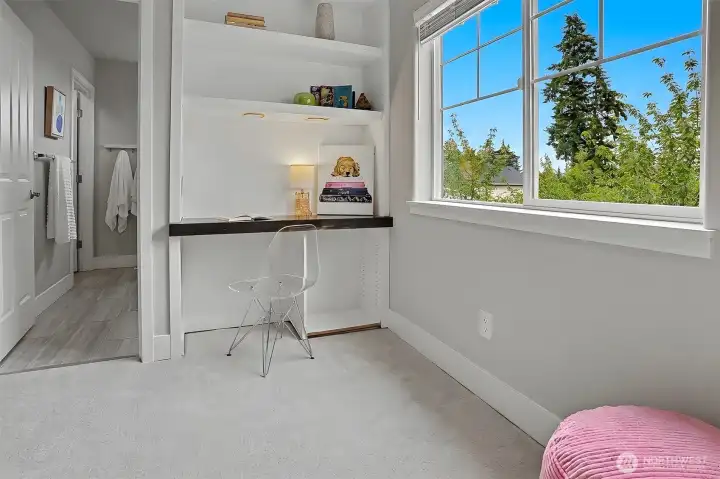 Built-in study desk and shelving is perfect for young students! Built-in study desk and shelving is perfect for young students!