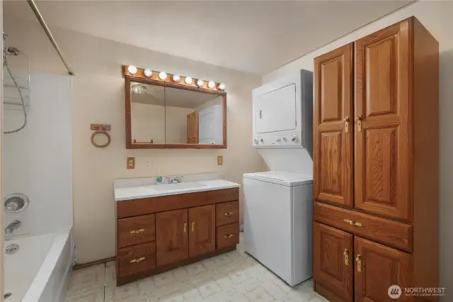 Bathroom/ Laundry Room