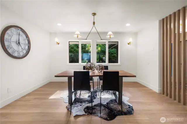 LARGE DINING ROOM - EALISY FIT A TABLE FOR 10