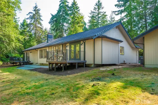 EASY ACCESS TO SHOP AND DRIVEWAY
