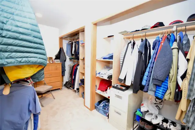 primary wali-in closet