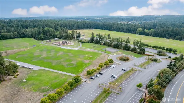 Walking distance to Fort Nugent Park