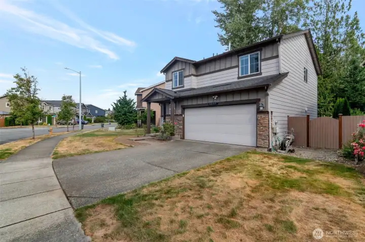 Big front yard with sidewalk and plenty of street parking