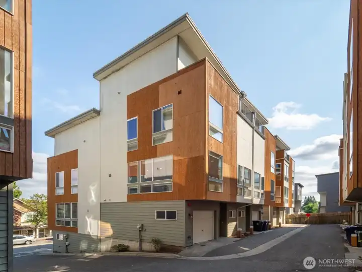 Exterior/End unit