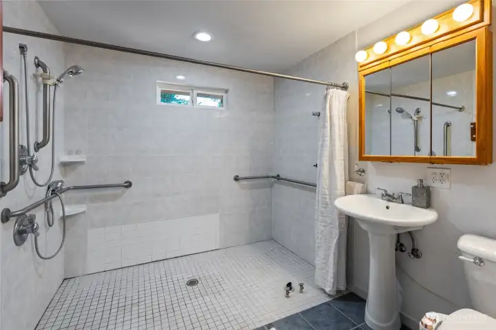 Right Side Primary En-Suite