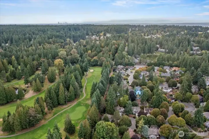 Sheffield Greens is sought after for both the beautiful neighborhood as well as proximity to the Bellevue Golf Course, Lake Washington Schools, Light Rail, Microsoft, Google, 405, 520 and more!