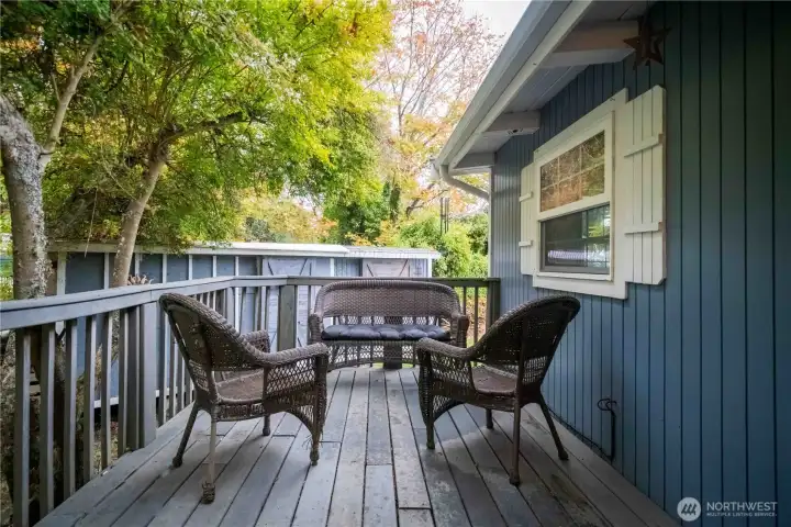 Front deck sitting area.