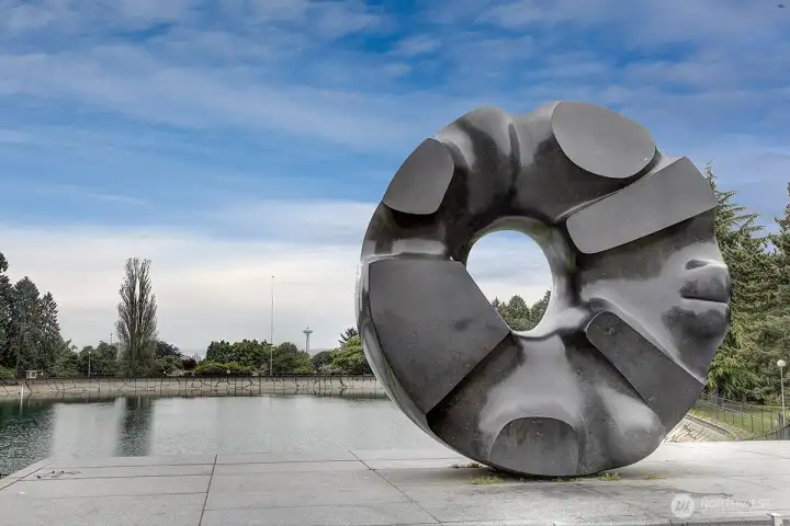 Volunteer Park is just a few blocks to the north!