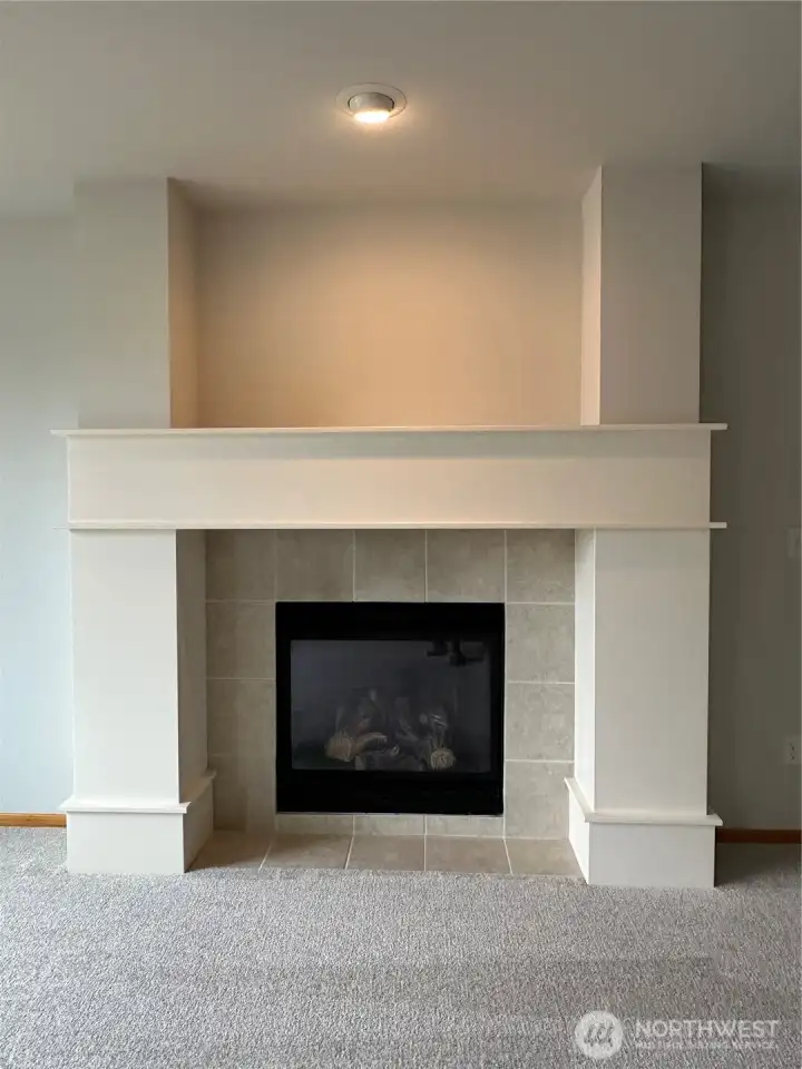 Mantle around gas fireplace