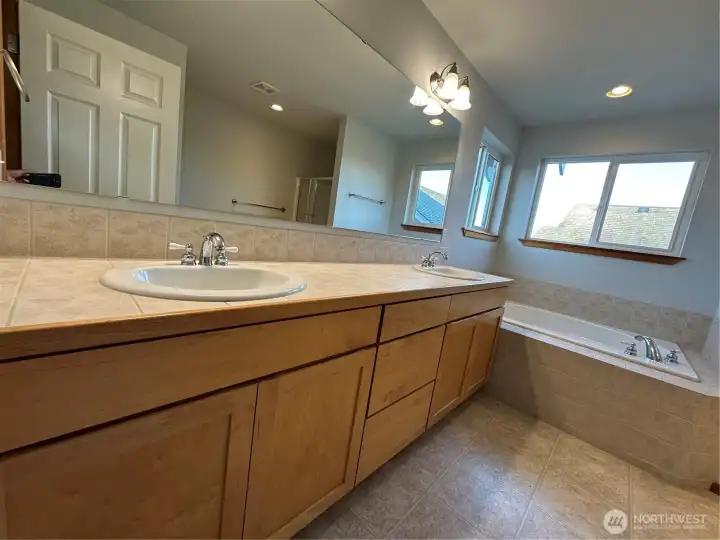 Master vanity with two sinks and soaking tub