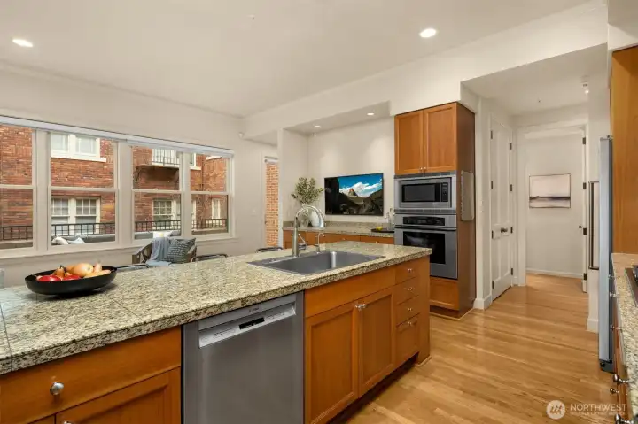 Open floorplan to the family room