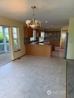 dining/kitchen