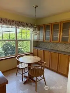 eating nook w/ built-in cabinets