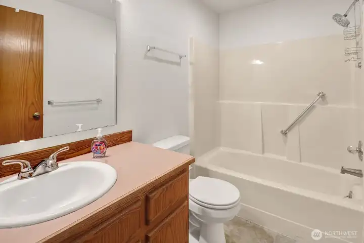 Full size bath