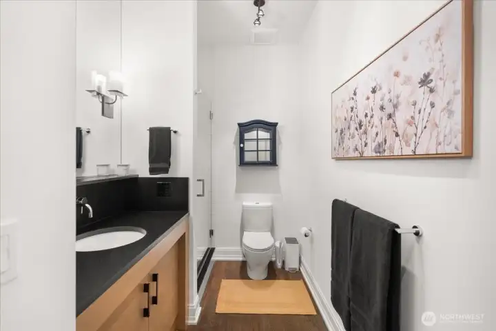 Refined bath space for everyday comfort