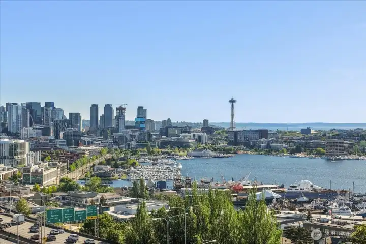 Front-row views of Seattle’s iconic skyline and Lake Union