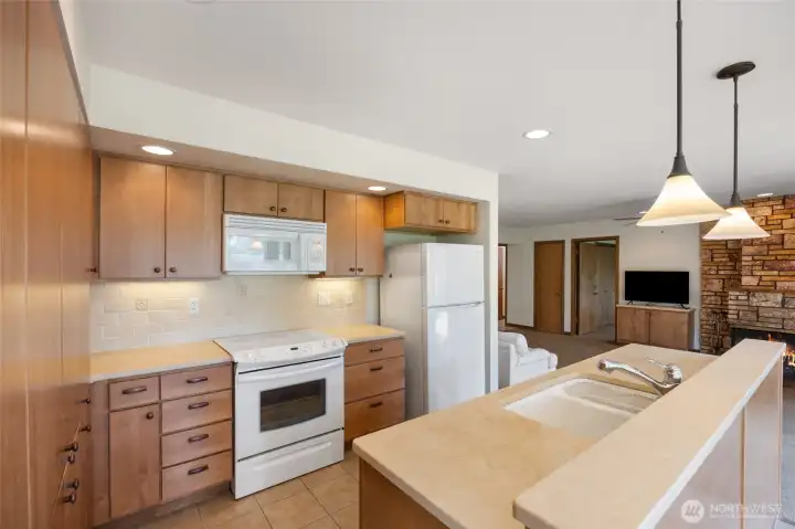 Kitchen w/ eating space Kitchen w/ eating space