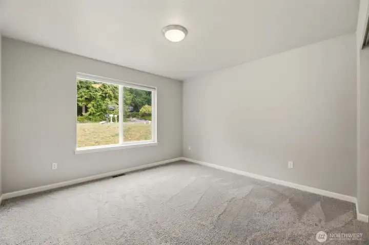 2nd bedroom with closet