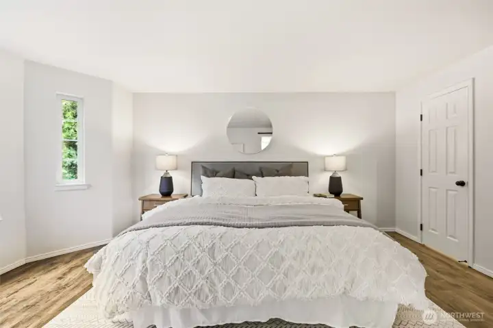 Large primary en-suite bedroom. Large primary en-suite bedroom.