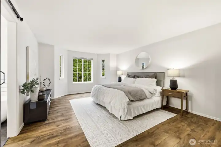 Large primary en-suite bedroom. Large primary en-suite bedroom.