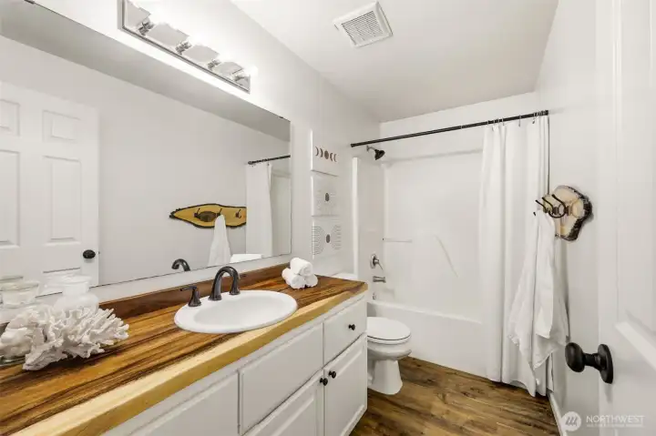 Full upstairs bathroom. Full upstairs bathroom.