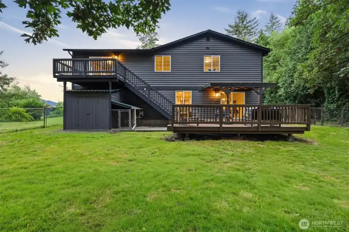 Large, peaceful backyard. Large, peaceful backyard.