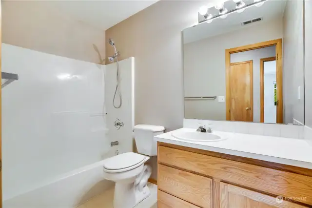 This perfectly sized main bathroom is a blank slate waiting to be styled or updated to your taste.