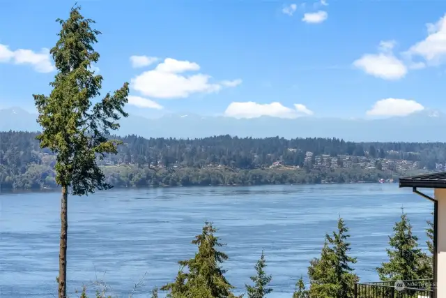 Breathtaking views o the Puget Sound!