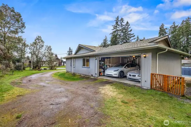 Large side yard/driveway. Plenty of room for RV parking