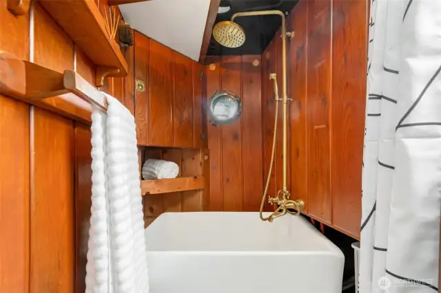 Sweet Bath with Rain Shower