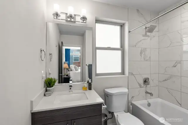 Primary bath, en suite.