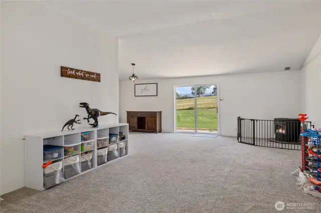 Big family room withfireplace