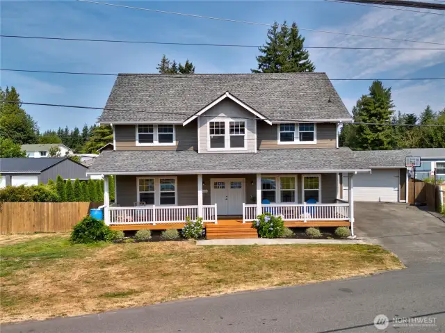 Welcome home to 1410 Railroad Ave!