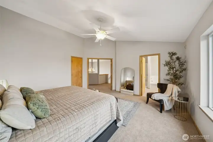 Double doors to Primat