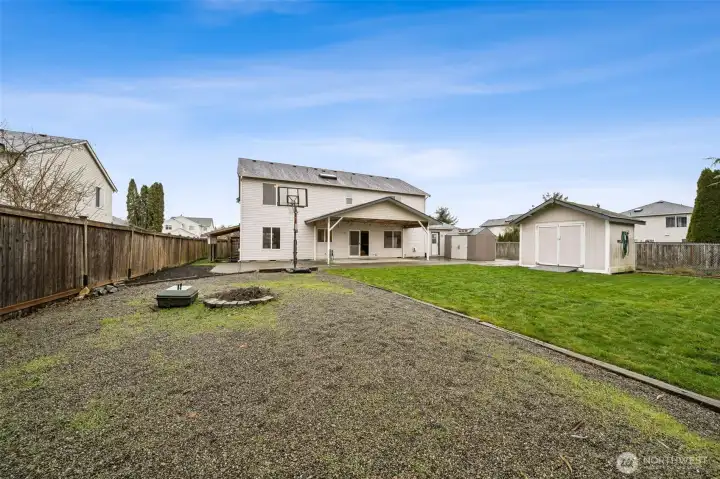 Large backyard, pea gravel play area, 2 garden sheds