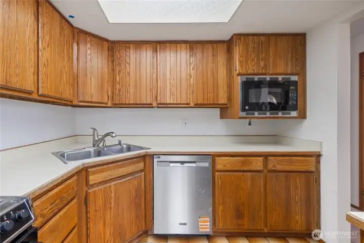 Brand new dishwasher and refriderator