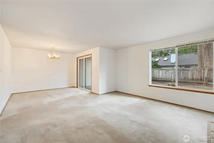 This room is huge!!!