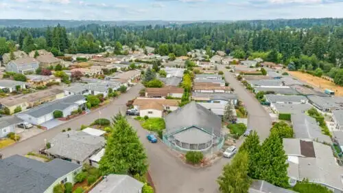 Aerial view of the club house and its general location in the park.