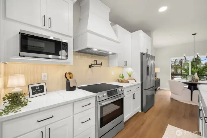 Photographs are for illustrative purposes only. Features, finishes, interior/exterior colors, landscaping and floorplan shown may vary from actual homes built