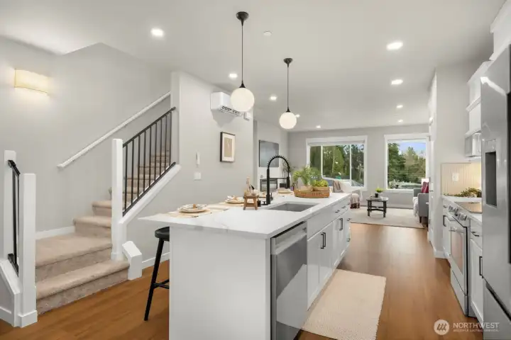 Photographs are for illustrative purposes only. Features, finishes, interior/exterior colors, landscaping and floorplan shown may vary from actual homes built