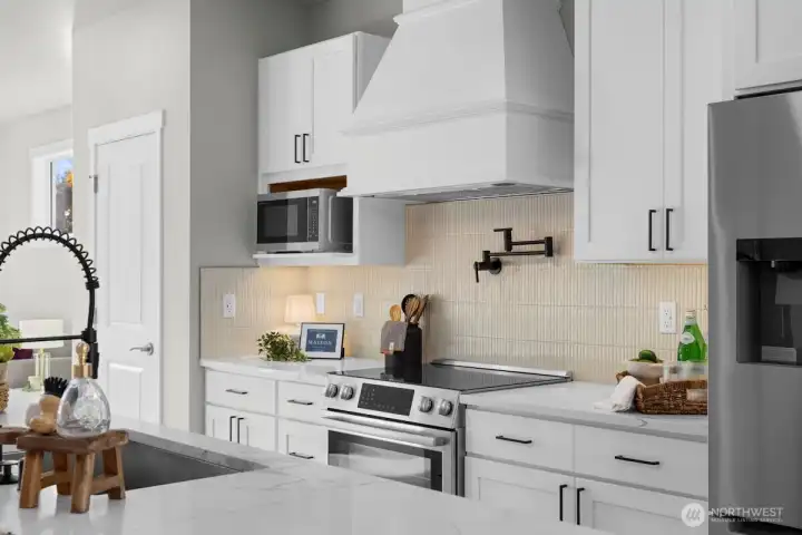 Photographs are for illustrative purposes only. Features, finishes, interior/exterior colors, landscaping and floorplan shown may vary from actual homes built