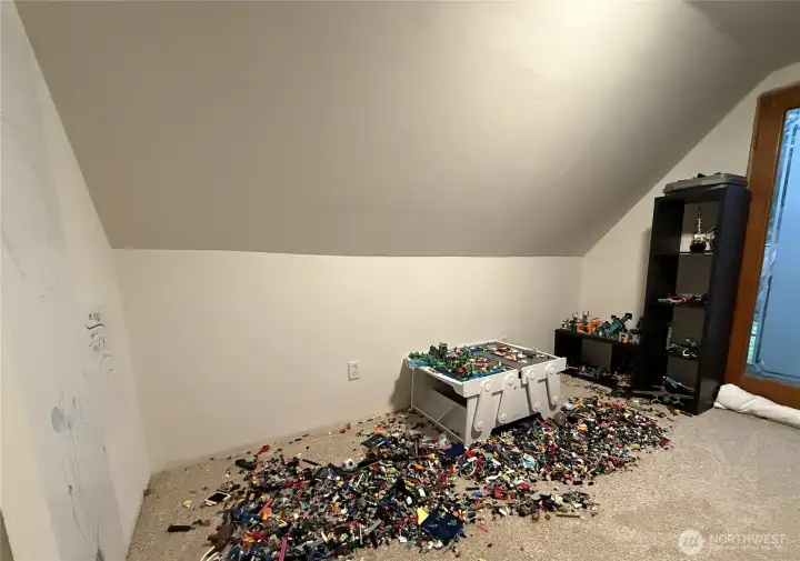 Bonus room. Converted to Lego & gamming room.