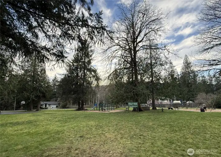 Kelly community Park w/ play area & basketball court.