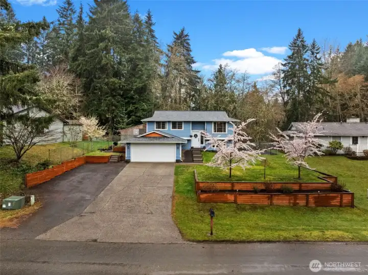Easy split-level living with this gorgeous home located in Port Orchard!
