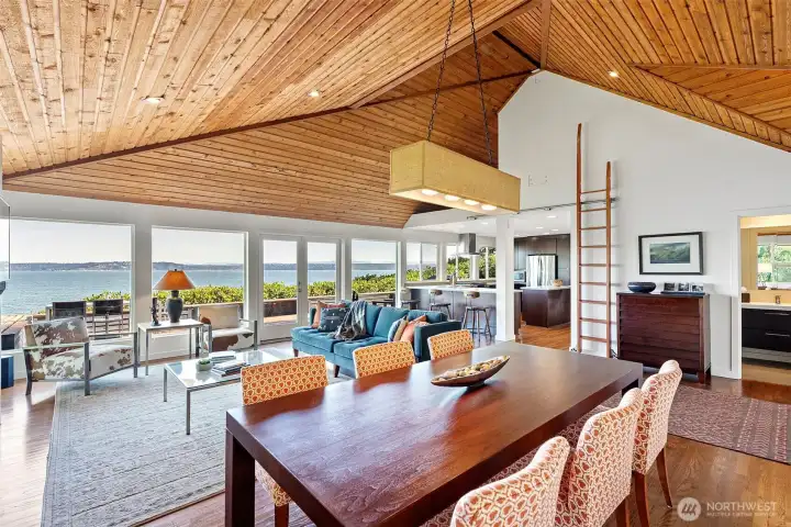 Understated sophistication and dramatic water views