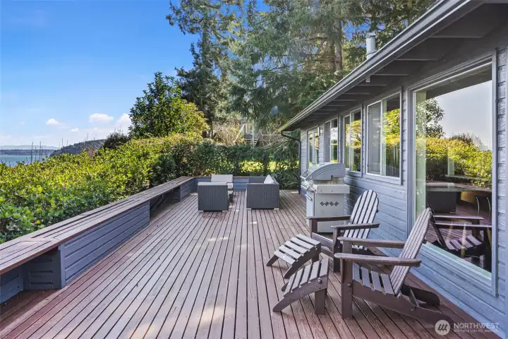 Grill is plumbed for natural gas